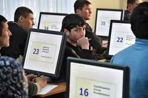 Сдача экзамена мигрантами