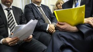 Госслужащие